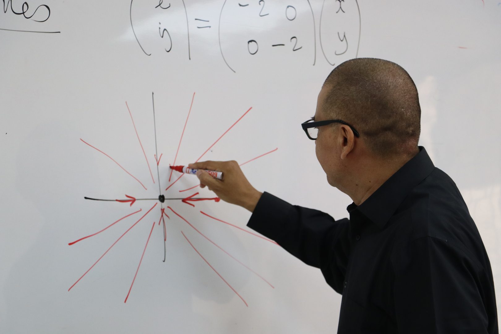 Seminario de Matemática abordó distribuciones y potenciales