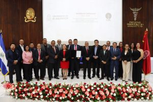 Entrega de credenciales de acreditación institucional