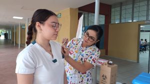 Jornada médica en la Facultad de Ciencias Naturales y Matemática
