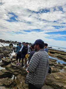 Estudiantes desarrollan práctica de campo en Los Cóbanos