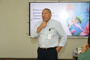 Docentes presentan estudios sobre abejas y escarabajos