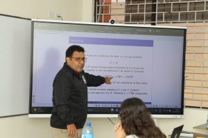 Cátedras abiertas de Matemática finalizan área de Geometría
